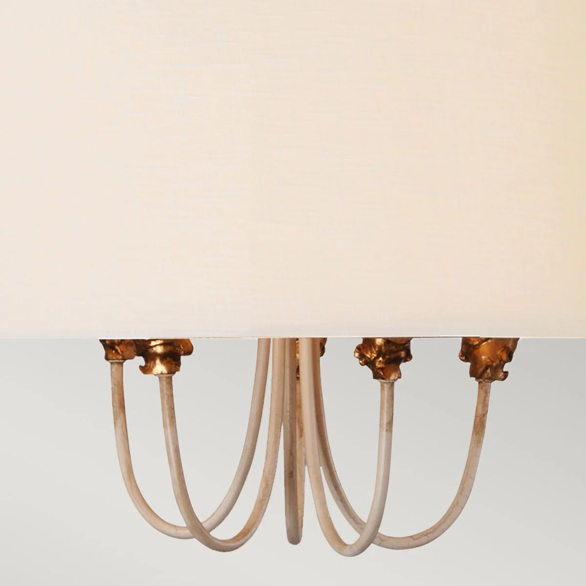 Antoinette 5-flammige Pendelleuchte - Cremefarbene Patina, Blattgold und Blattsilber - Image 4