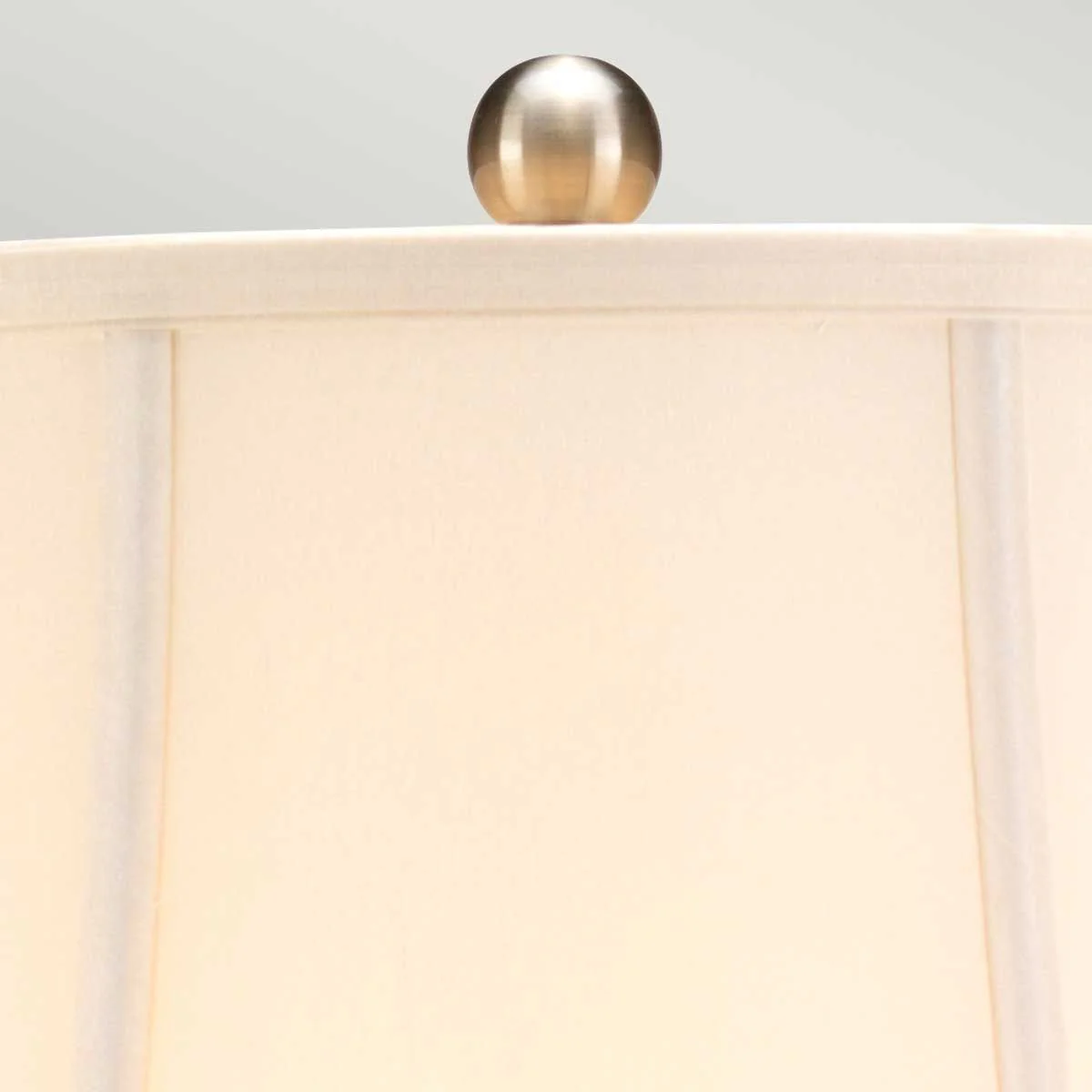 Blaue traditionelle Tischlampe mit 1 Licht - Blau und Weiß mit cremefarbenem Schirm - Image 6