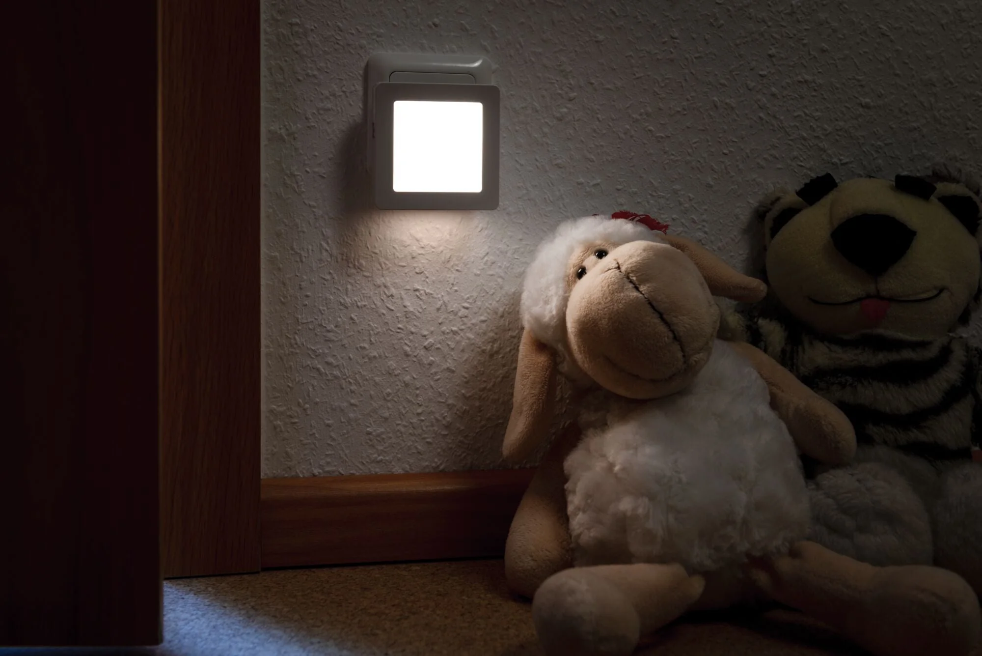 Nachtlicht Esby mit Dämmerungssensor eckig 3000K 0,7lm - Image 3