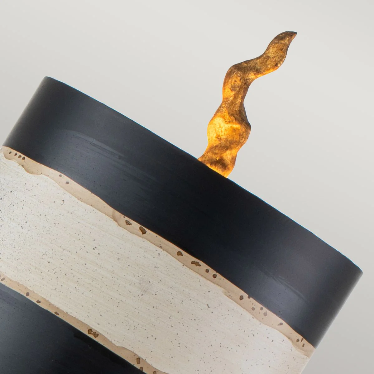 Tischlampe Dominique mit 1 Licht, Blattgold, Schwarz mit schwarz-cremefarbenem gestreiftem Schirm - Image 3